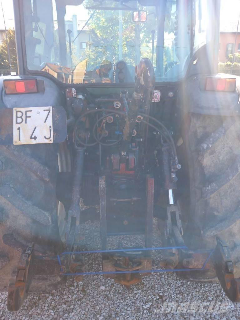 New Holland T4040F Traktori