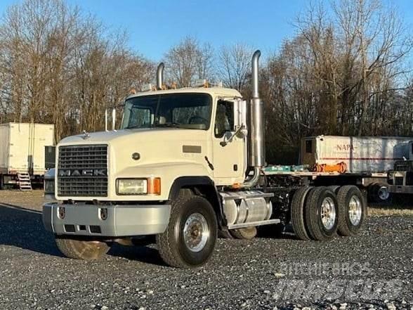 Mack CL733 Tegljači