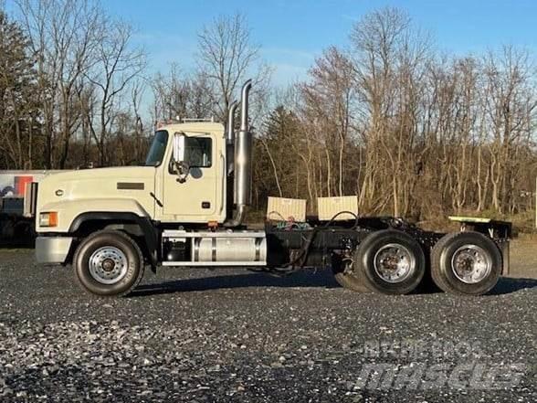 Mack CL733 Tegljači