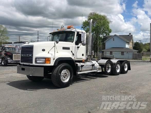 Mack CL733 Tegljači
