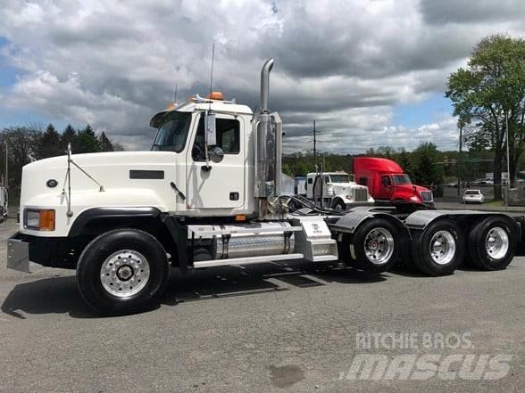 Mack CL733 Tegljači
