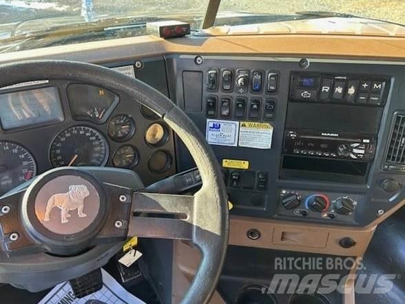 Mack GRANITE GU713 Kiperi kamioni