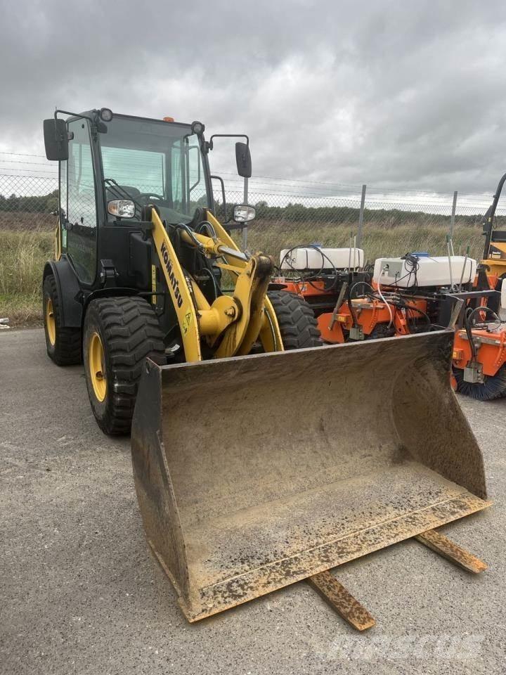 Komatsu WA70M-8EO Višenamenski utovarivači