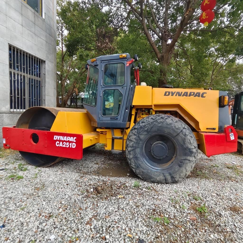 Dynapac CA251D Valjci sa jednim bubnjem