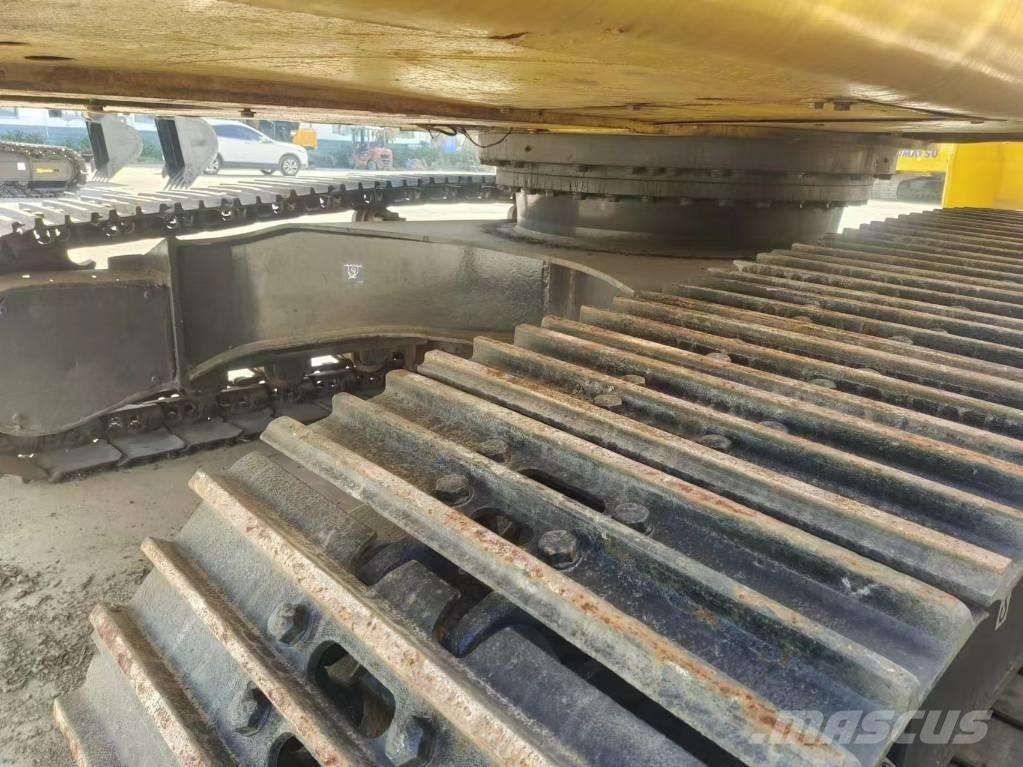 Komatsu PC 220 Bageri guseničari