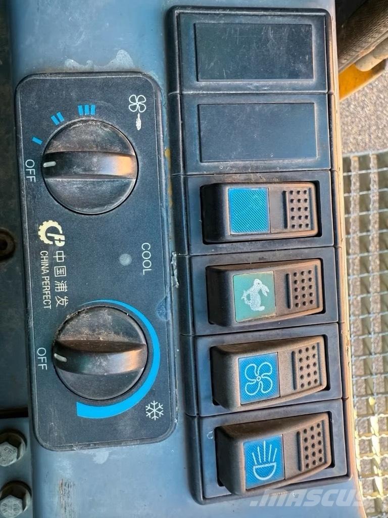 Yuchai YC 60-7 Bageri guseničari