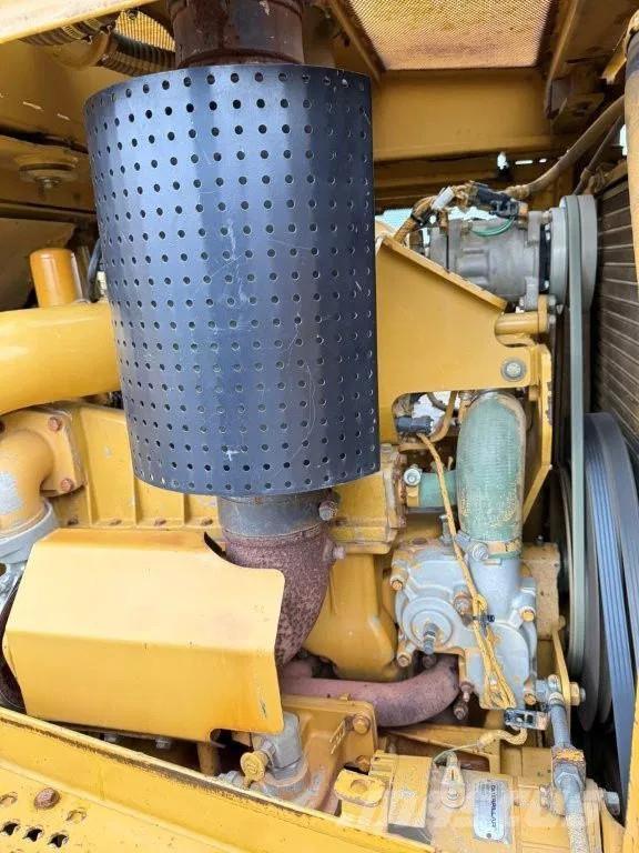 CAT D7R Buldožeri guseničari
