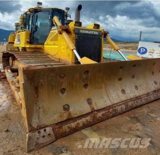 Komatsu D 65 PX-16 Buldožeri guseničari