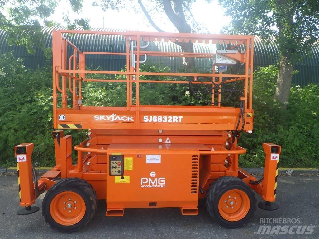 SkyJack SJ6832RT Makazaste platforme