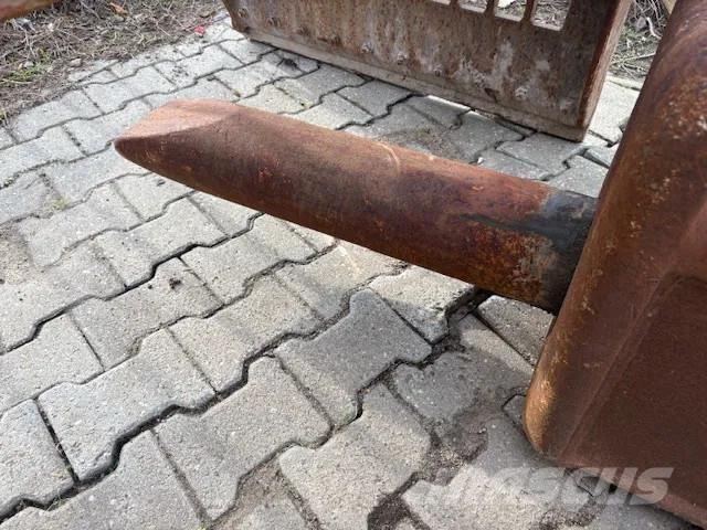  Moers HB 2500 Čekići