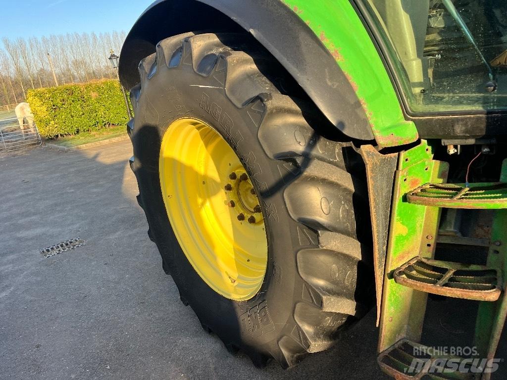 John Deere 6820 Traktori