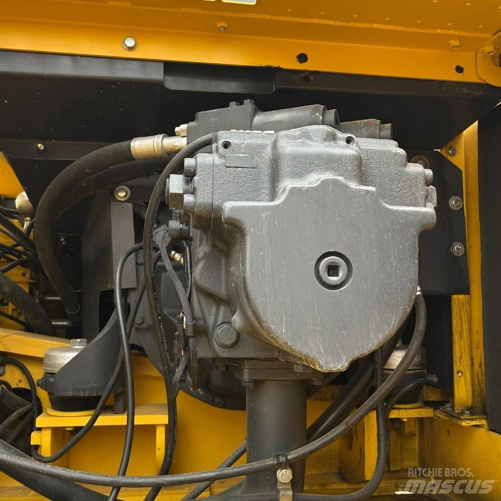 Komatsu 400-7 Bageri guseničari