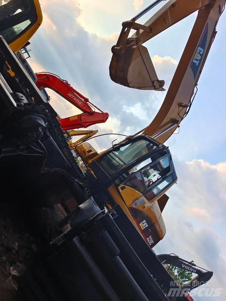 CAT 320 C Polovni amfibijski bageri