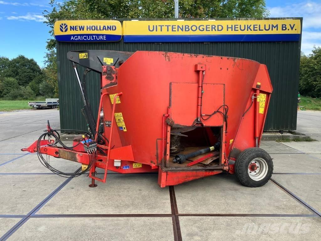 Trioliet GIGANT 900 Mešaona stočne hrane