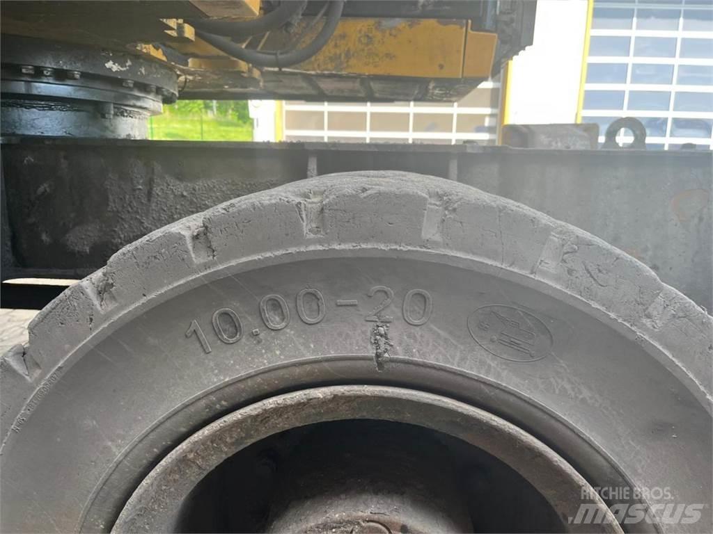 CAT MH3026 Bageri točkaši
