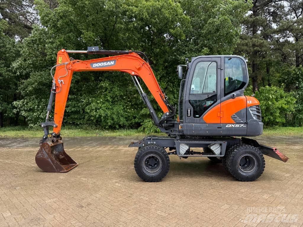 Doosan DX 57 W Bageri točkaši