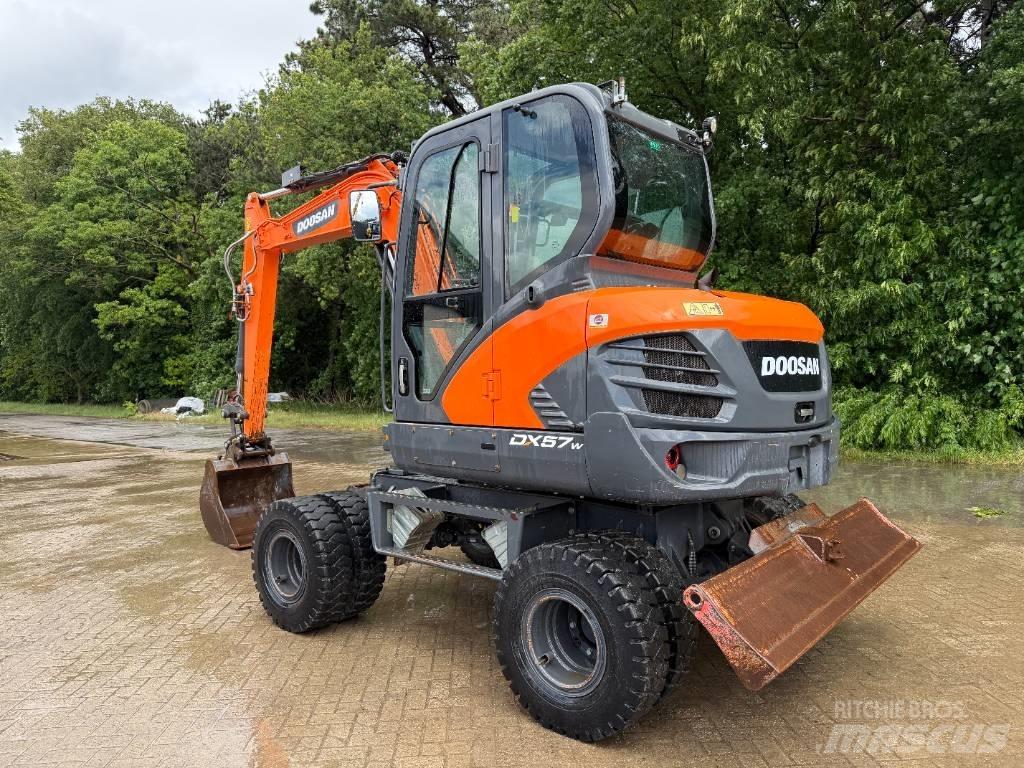 Doosan DX 57 W Bageri točkaši