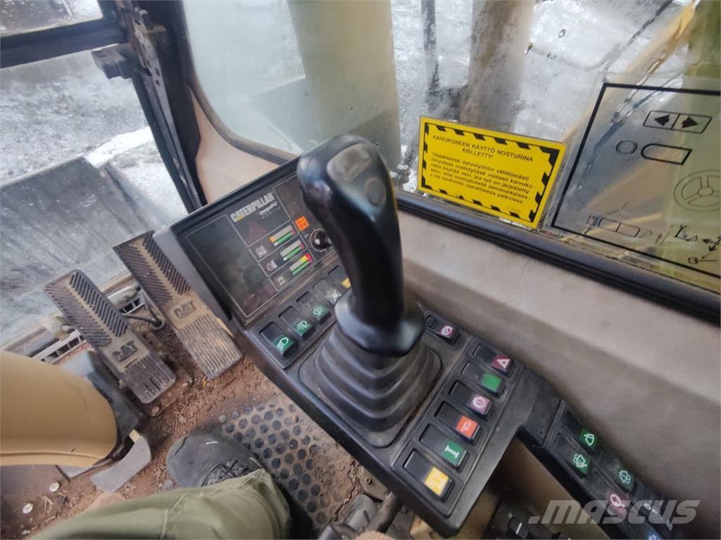 CAT M135 Bageri točkaši