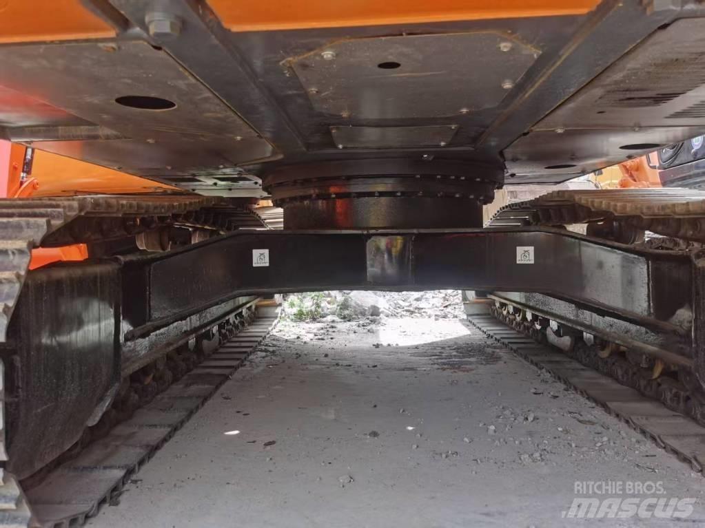 Hitachi ZX 200 Bageri guseničari