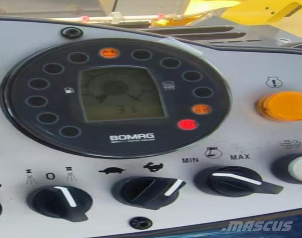 Bomag BW 202 AD-4 Valjci sa duplim bubnjem