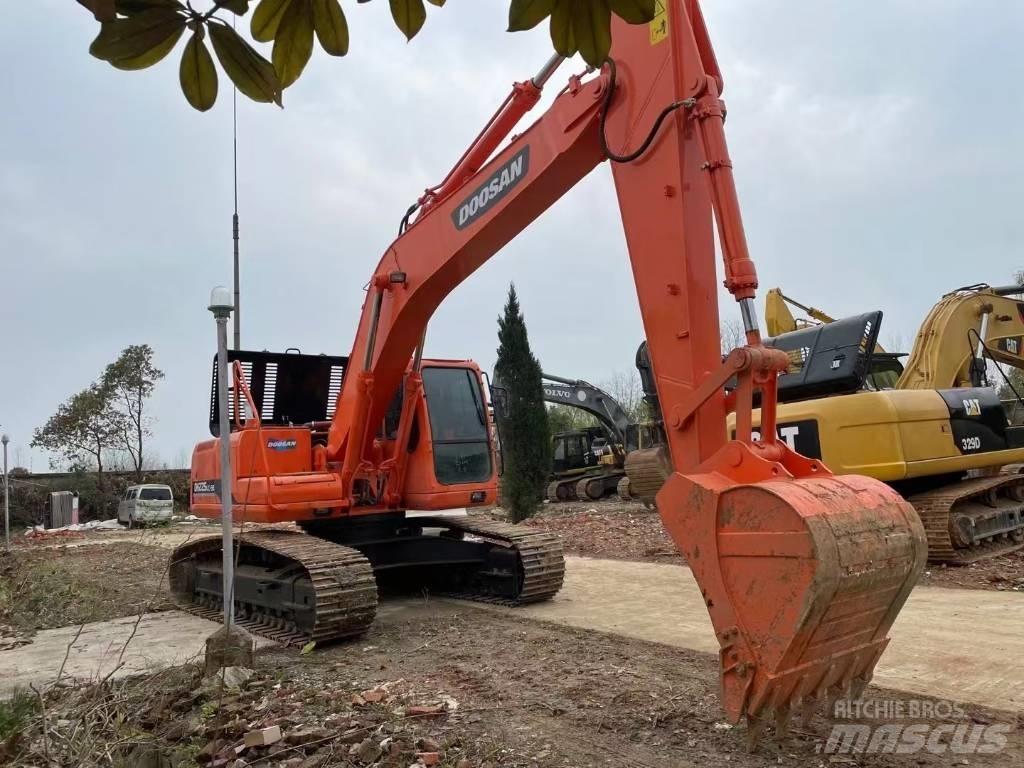 Doosan DH225LC-9E Bageri guseničari