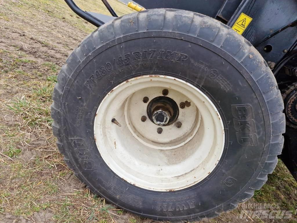 New Holland BR 750 Prese/balirke za rolo bale