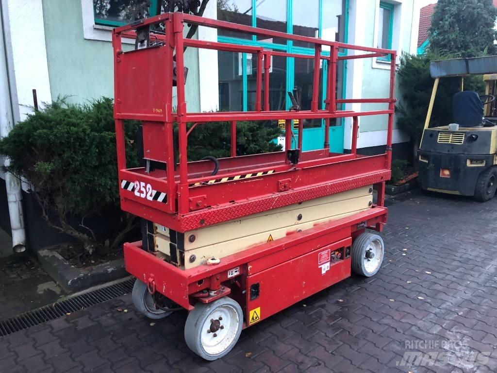 JLG 2030 F3    V-3409 Jarbolne penjajuće platforme