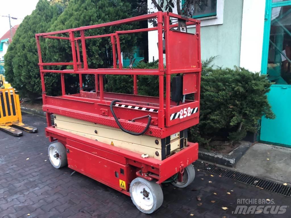 JLG 2030 F3    V-3409 Jarbolne penjajuće platforme