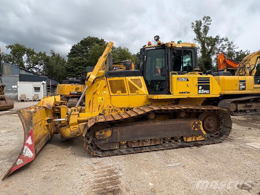 Komatsu D65PXI-18 Buldožeri guseničari
