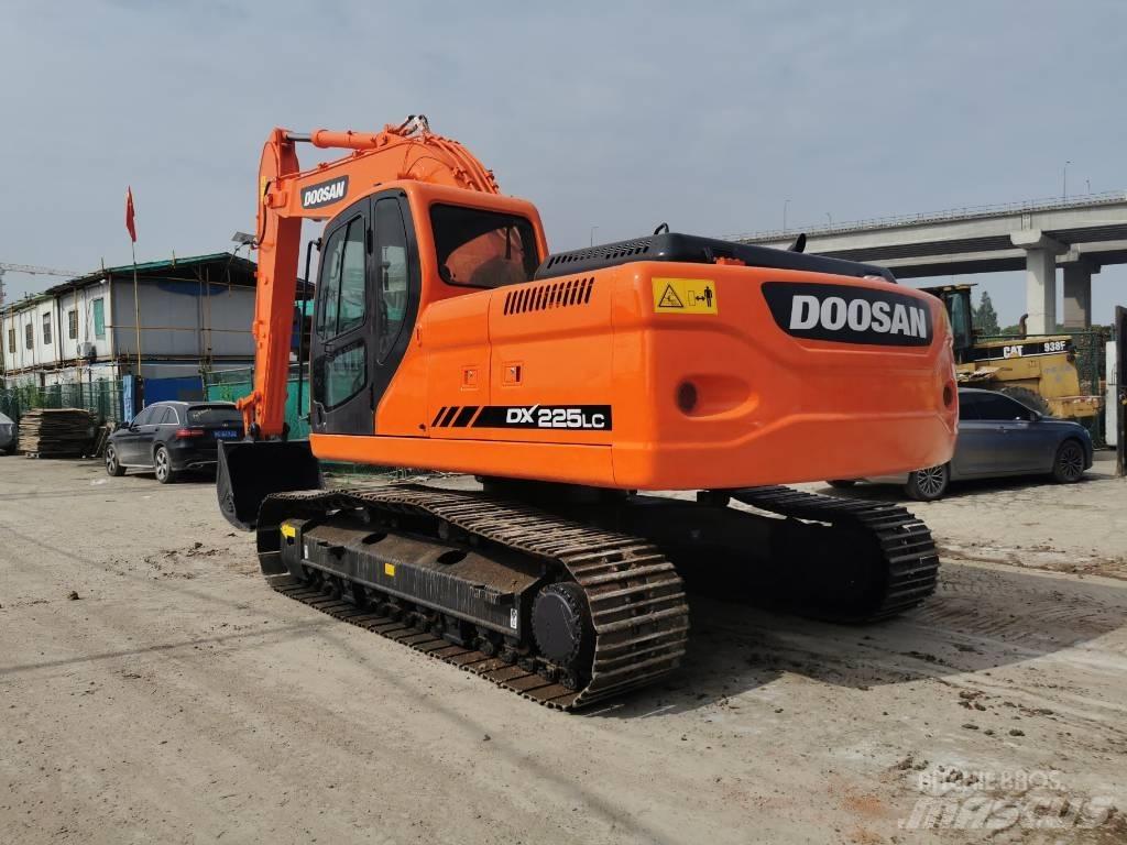 Doosan DX 225 LC Mini bageri < 7t
