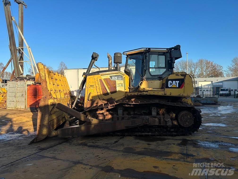 CAT D7E Buldožeri guseničari