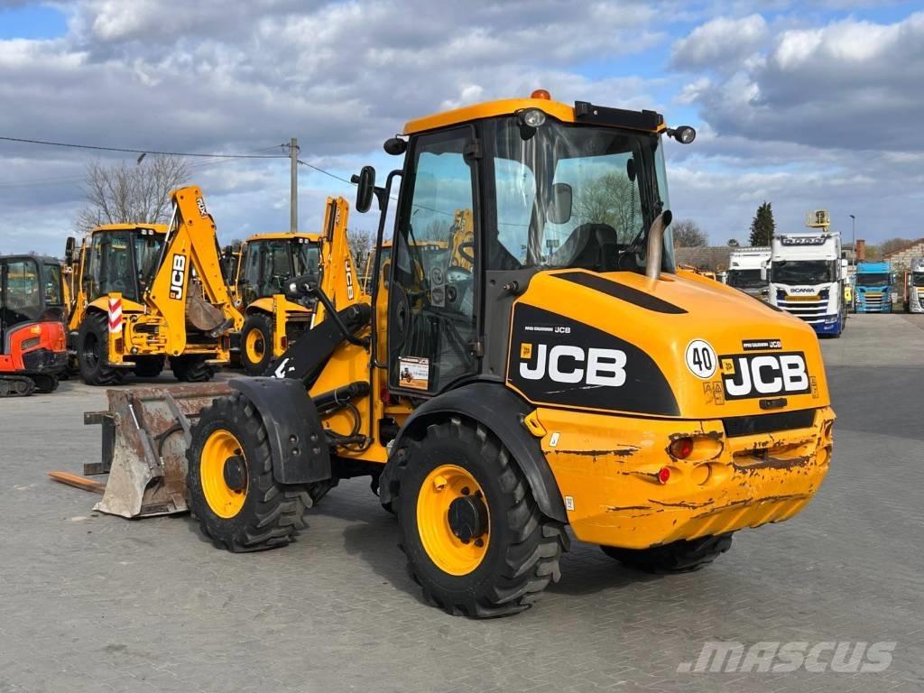 JCB 409 Poljoprivredni teleskopski utovarivači