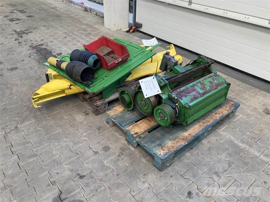 John Deere 8300 Mašine za stočnu hranu sa sopstvenim pogonom