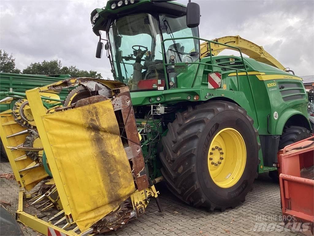 John Deere 8300 Mašine za stočnu hranu sa sopstvenim pogonom