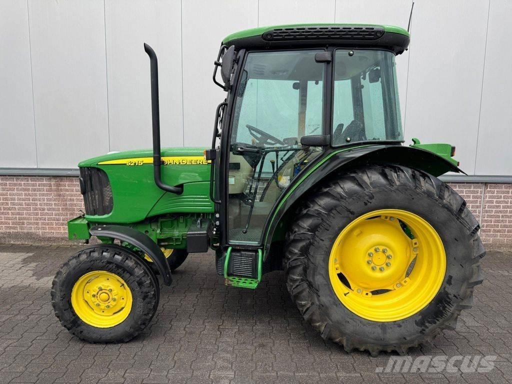 John Deere 5215 Traktori
