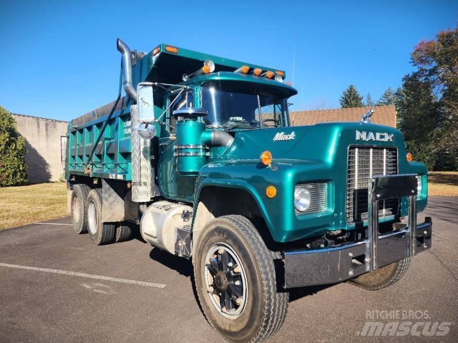 Mack 690S Kiperi kamioni