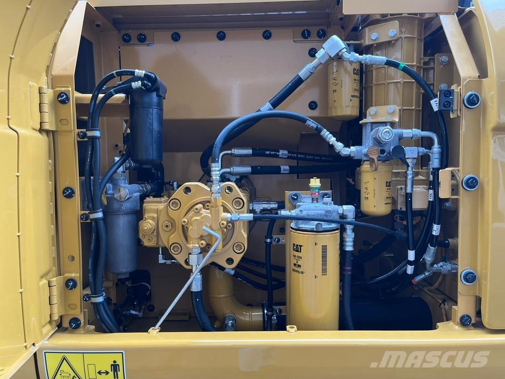 CAT 323D3 Bageri guseničari