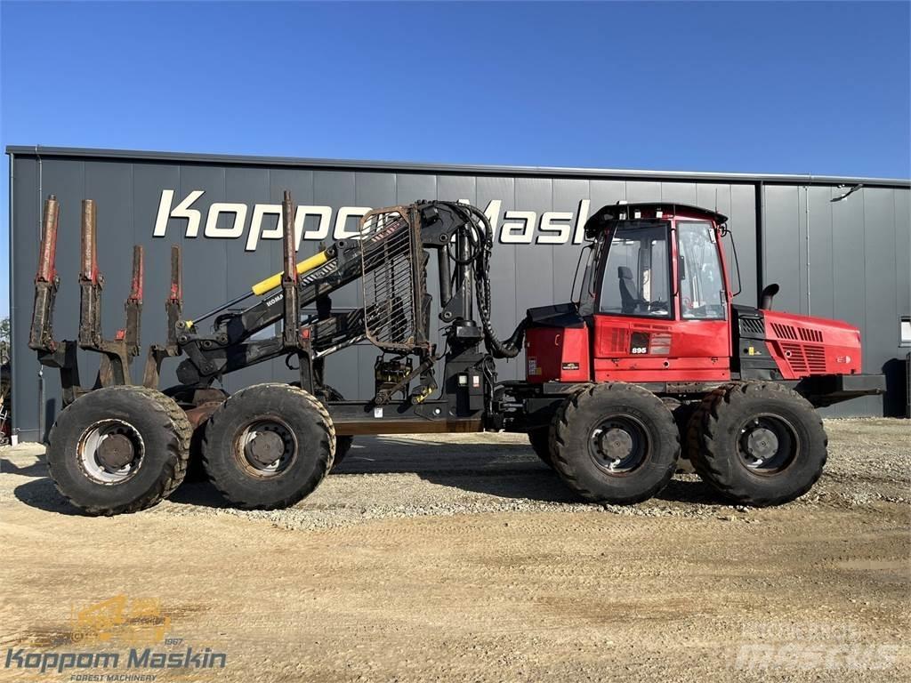 Komatsu 895 Forvarderi