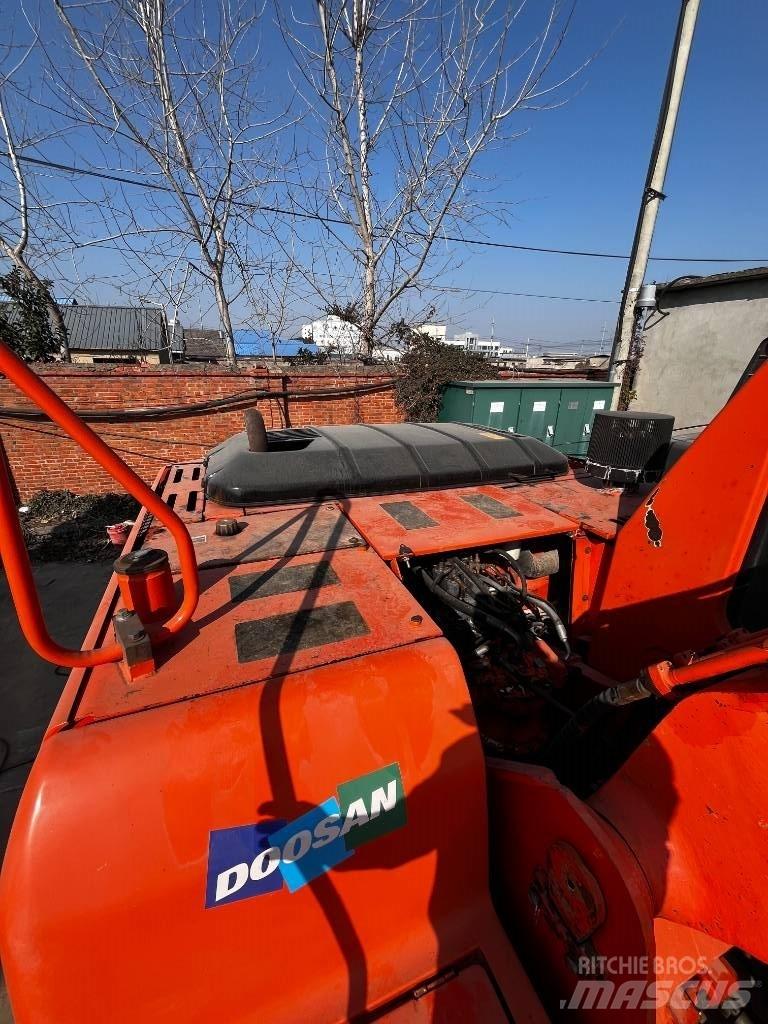 Doosan DH 225 LC-7 Bageri guseničari