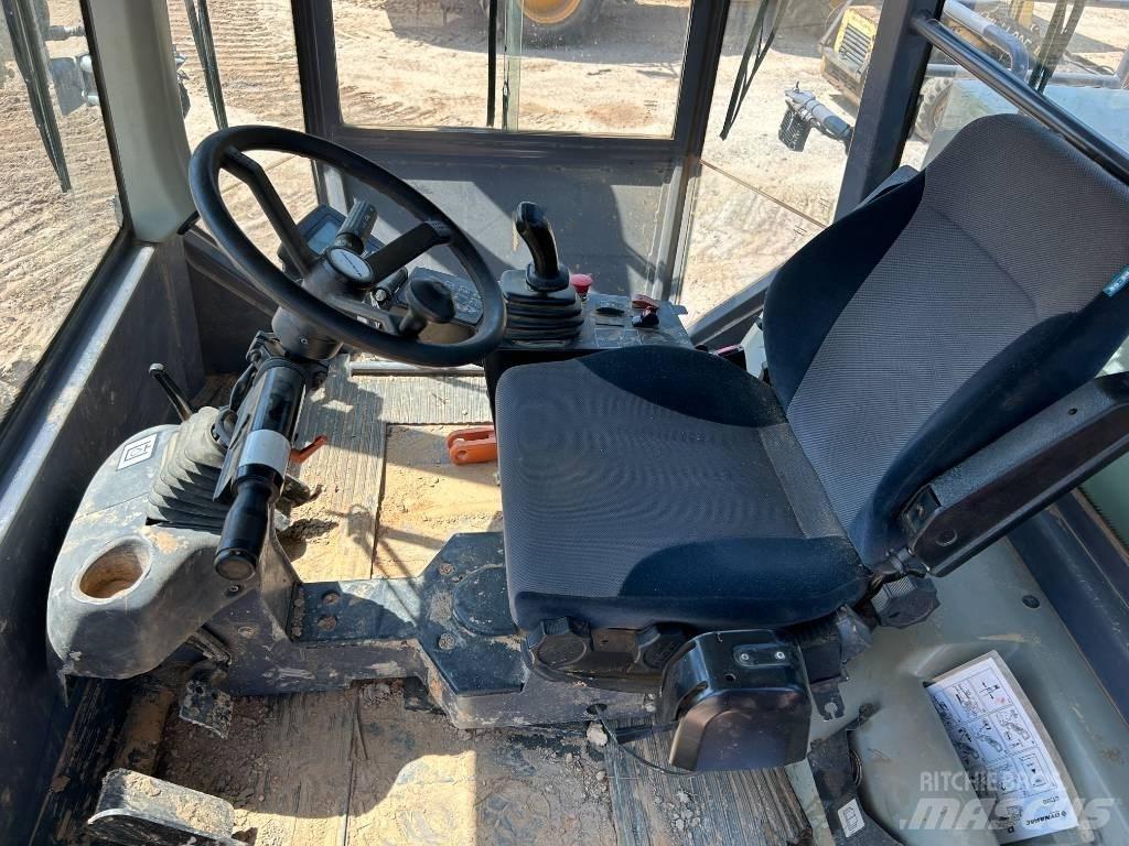 Dynapac CT 3000 Nabijači zemlje