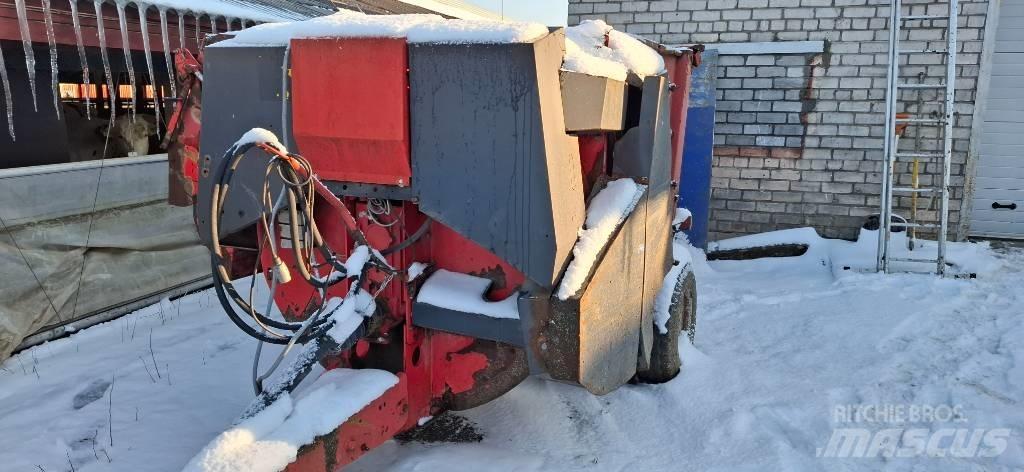 Kuhn Primor 3560 Rezači za bale, oprema za rezanje i odvajanje bal