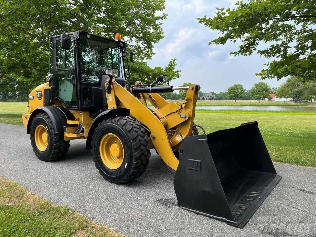 CAT 908M Utovarivači na točkove