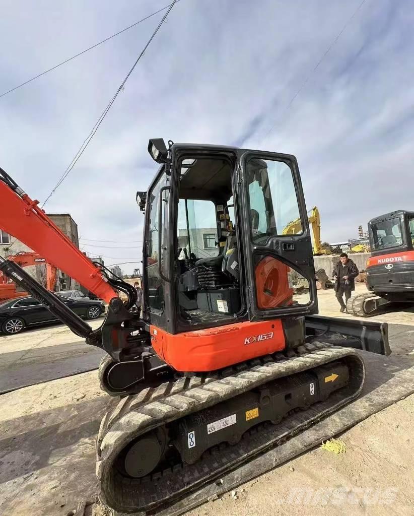 Kubota 163 Bageri guseničari