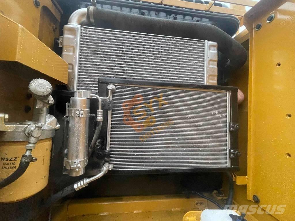 CAT CAT320 D2 Bageri guseničari