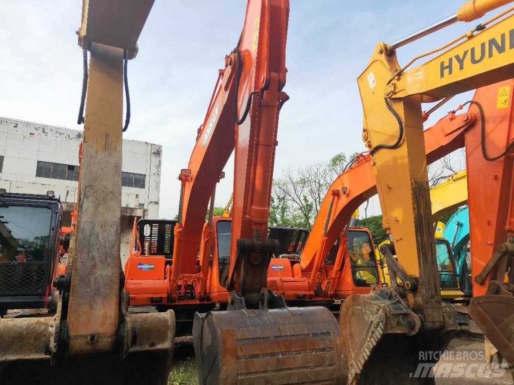 Doosan DH 215-9 Bageri guseničari