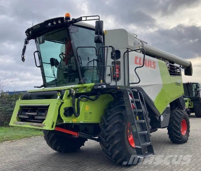 CLAAS TRION 530 Kombajni