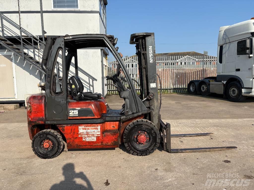Nissan FD 02 A Dizelski viljuškari