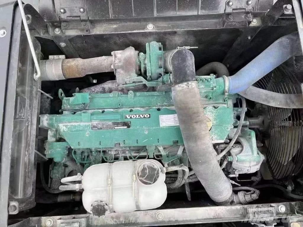 Volvo ec240 Bageri guseničari
