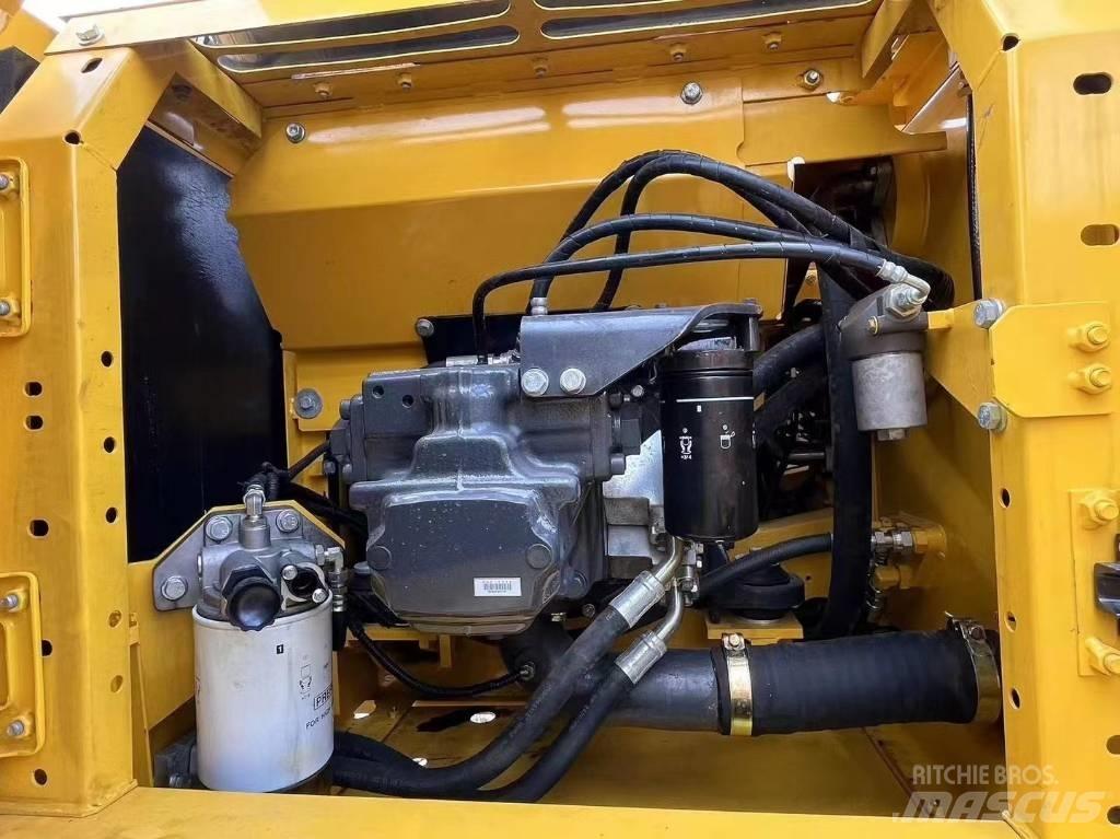 Komatsu pc220 Bageri guseničari
