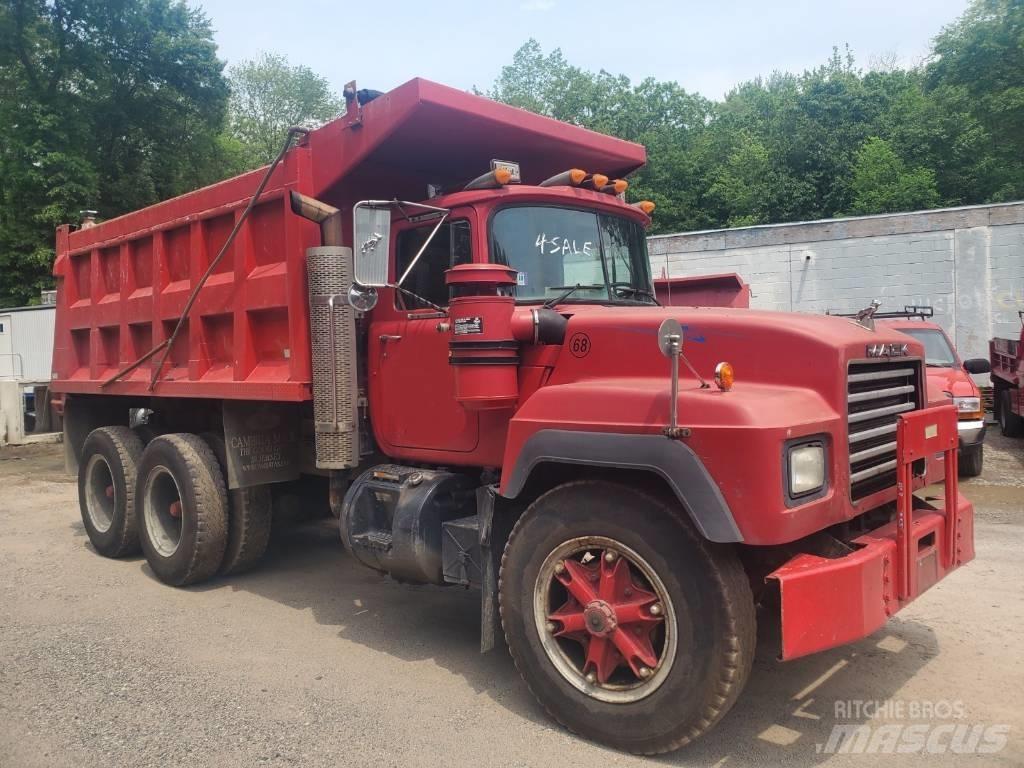 Mack RD 690 SX Kiperi kamioni